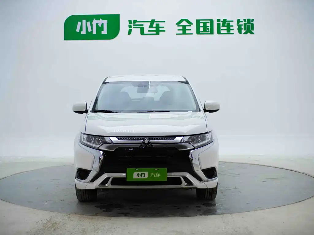Outlander Facelift 2.0 L 2 WD Smooth Travel 5-seat