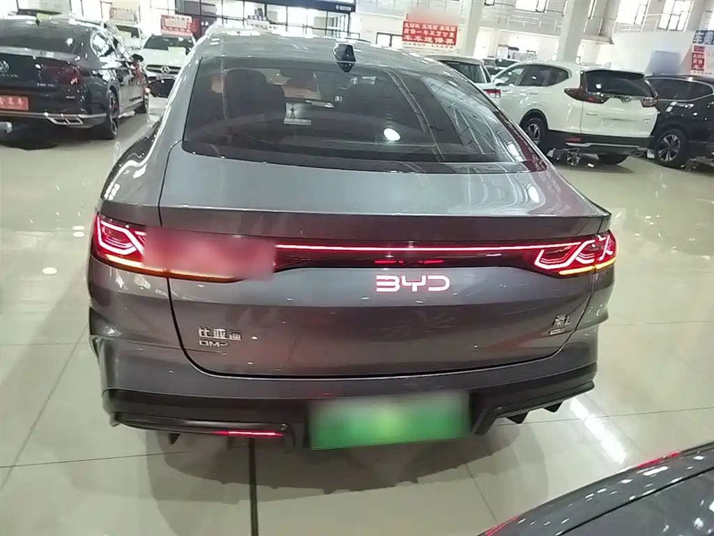 Qin L DM-i Smart Drive 120 KM Leading