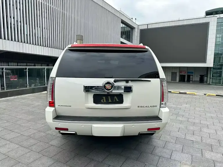 Cadillac Escalade 6.2 L ESV Platinum Extended