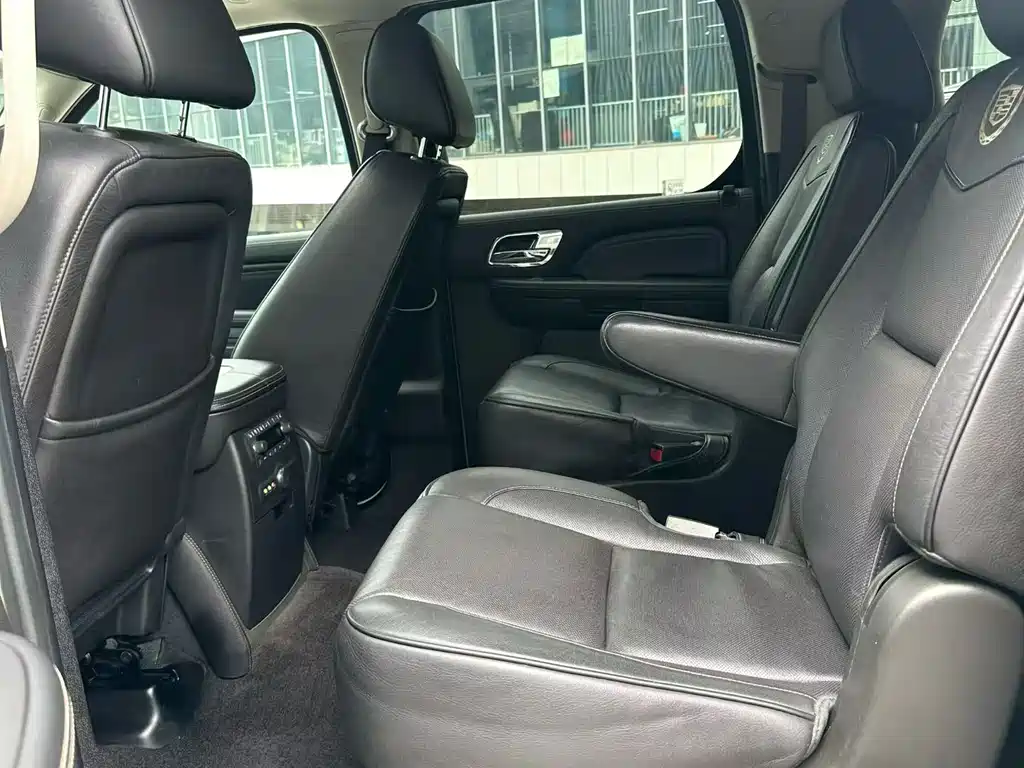 Escalade 6.2 L ESV Platinum Extended