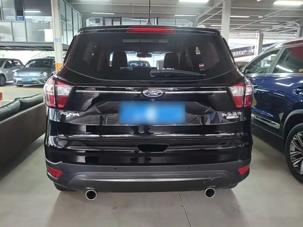 Kuga EcoBoost 180 2 WD Platinum Wing CN-VI