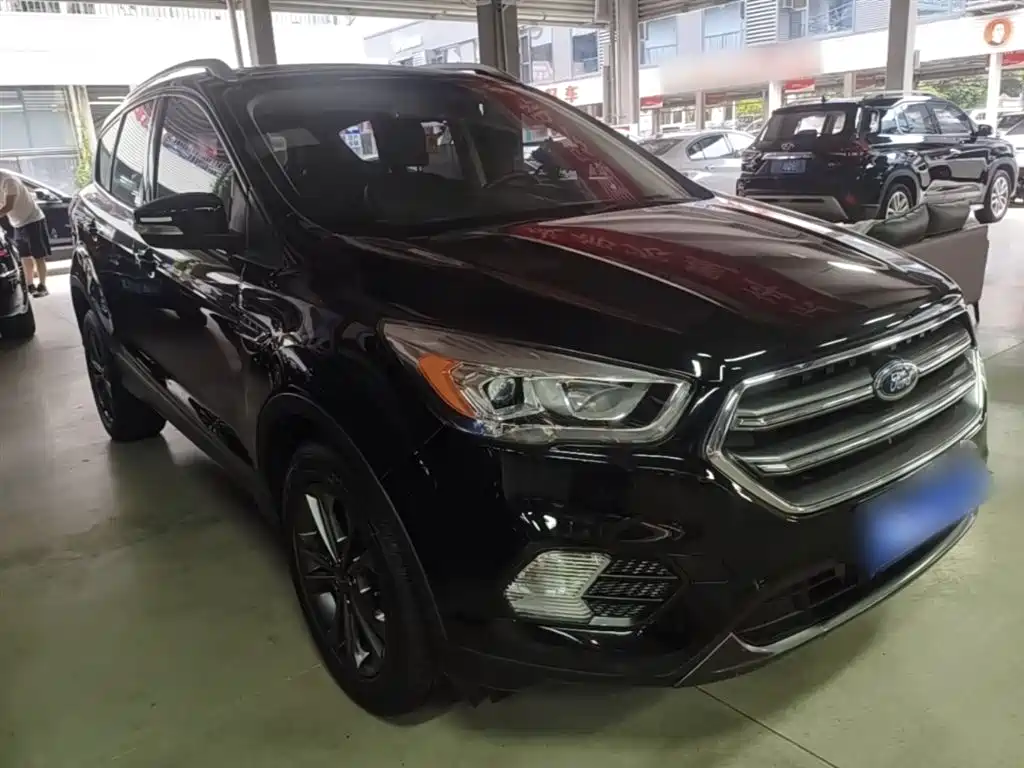 Kuga EcoBoost 180 2 WD Platinum Wing CN-VI