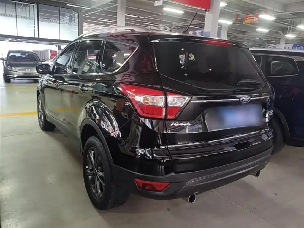 Kuga EcoBoost 180 2 WD Platinum Wing CN-VI