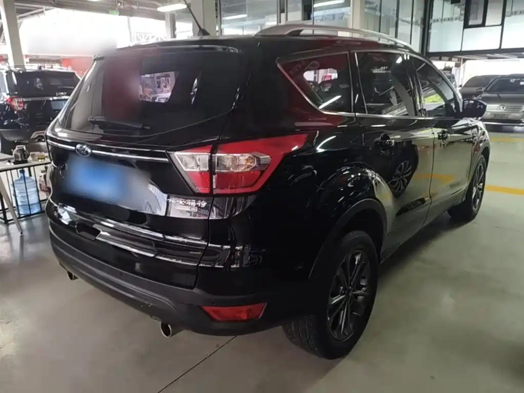 Kuga EcoBoost 180 2 WD Platinum Wing CN-VI