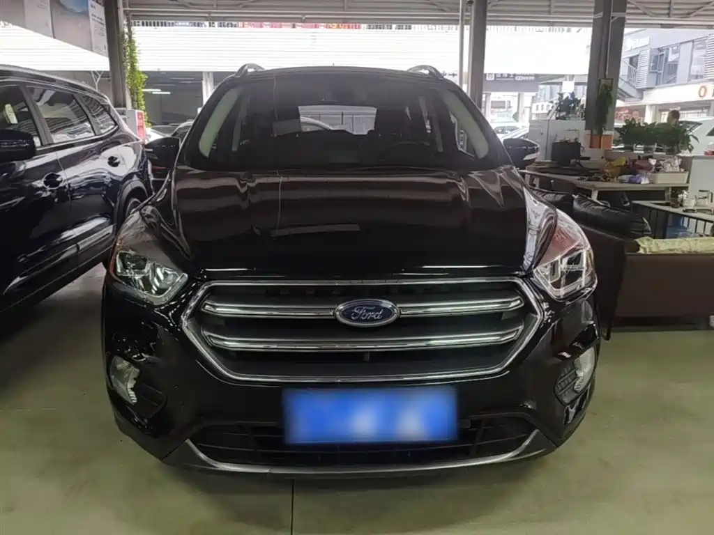 Kuga EcoBoost 180 2 WD Platinum Wing CN-VI