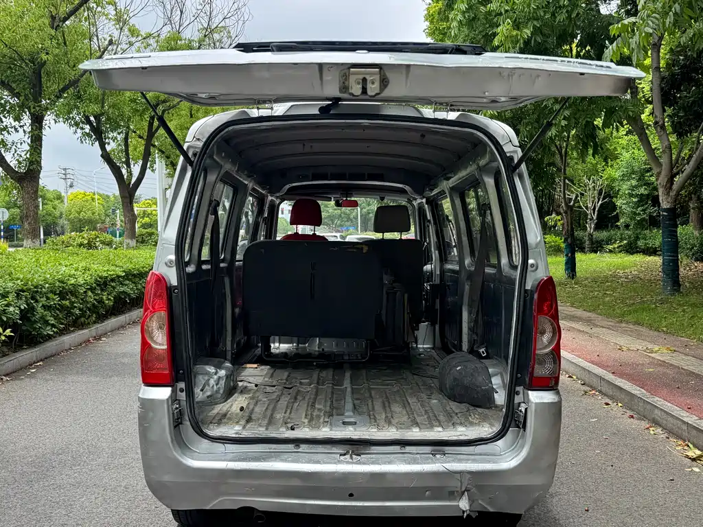 Wuling Rongguang 五菱荣光 2012款 1.5 L加长标准型