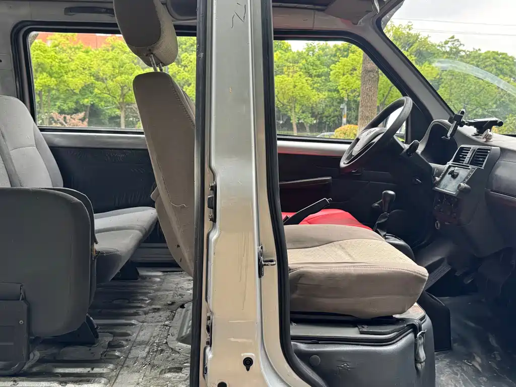 Wuling Rongguang 五菱荣光 2012款 1.5 L加长标准型