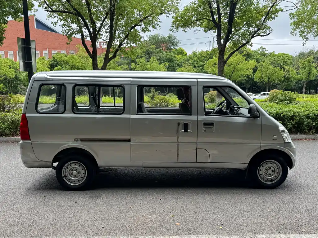 Wuling Rongguang 五菱荣光 2012款 1.5 L加长标准型