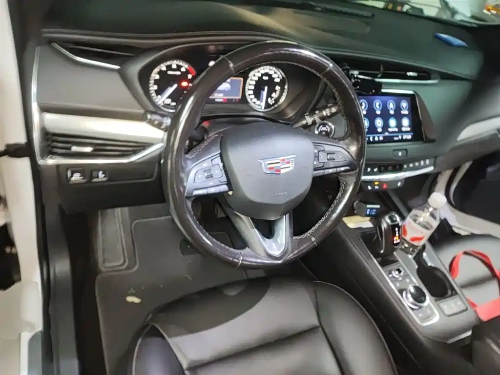 Cadillac XT4 28 T 2 WD Leading