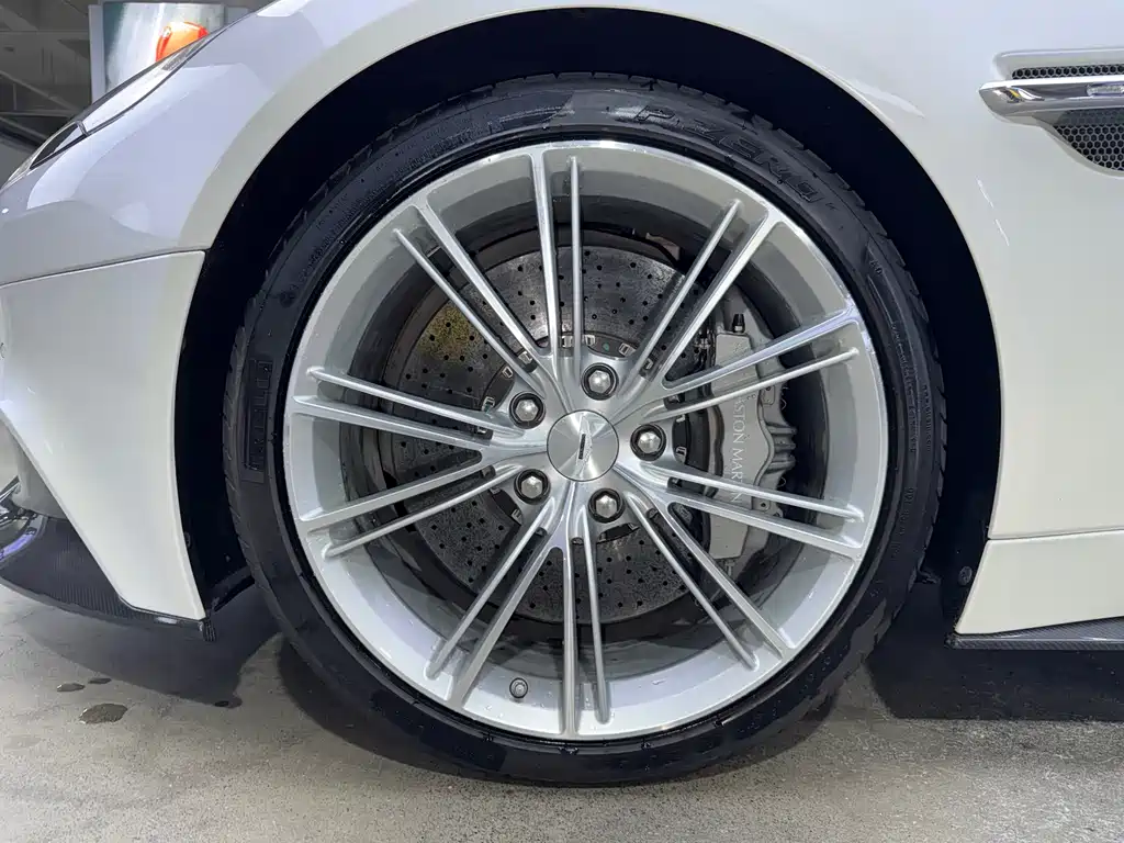 Vanquish Vanquish 2013款 6.0 L 标准型