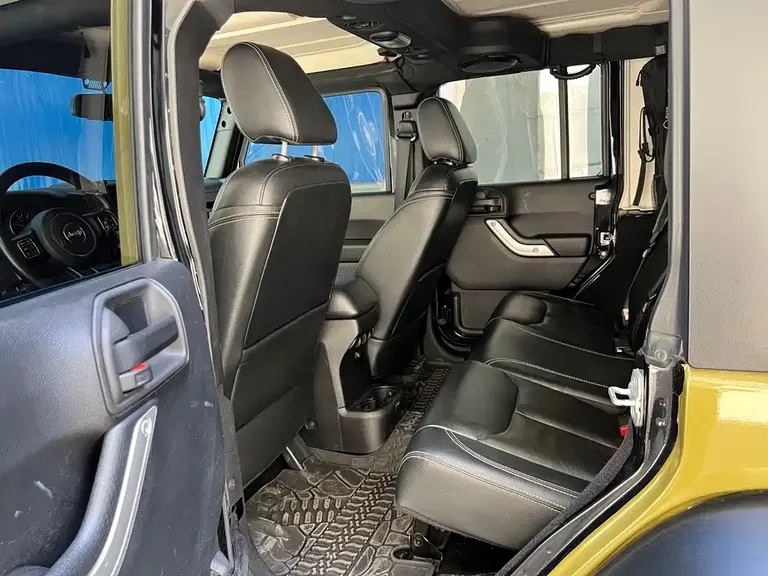 Jeep Wrangler 3.0 L Sahara 4-door Comfort Enjoyment