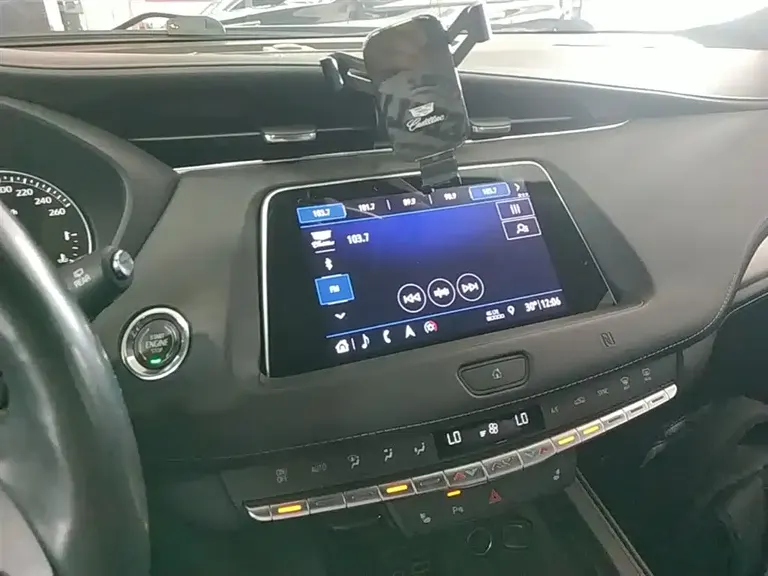 Cadillac XT4 28 T 2 WD Leading