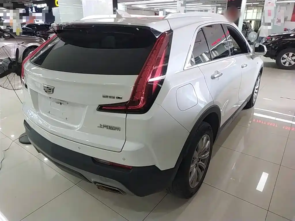 Cadillac XT4 28 T 2 WD Leading