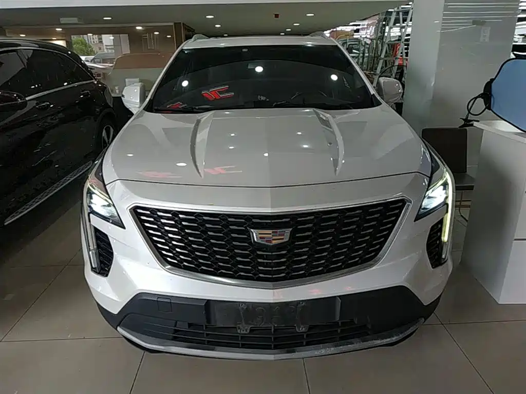 Cadillac XT4 28 T 2 WD Leading