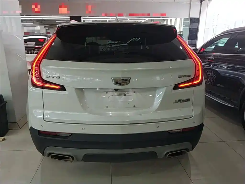 Cadillac XT4 28 T 2 WD Leading