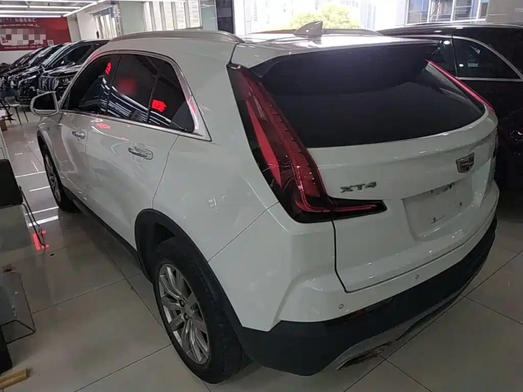 Cadillac XT4 28 T 2 WD Leading