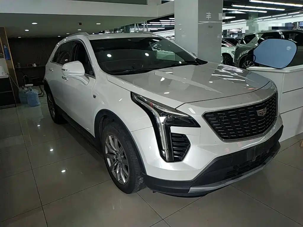 Cadillac XT4 28 T 2 WD Leading