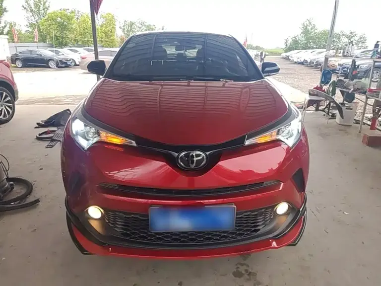 Toyota C-HR 2.0 L Leading