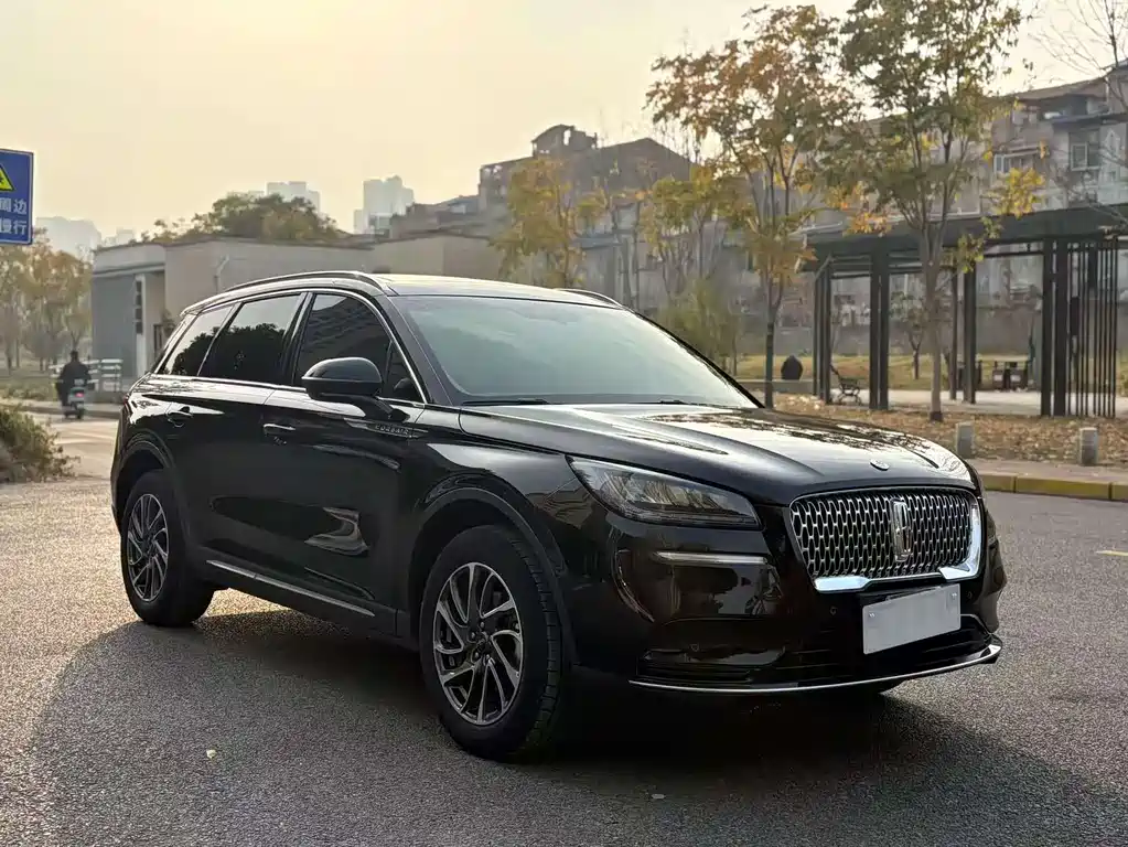 Corsair Facelift 2.0 T 2 WD Premium
