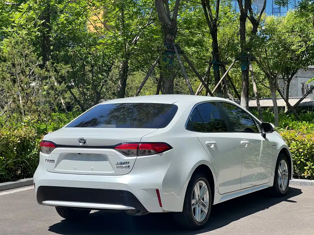 Levin Dual Engine 1.8 H E-CVT Luxury