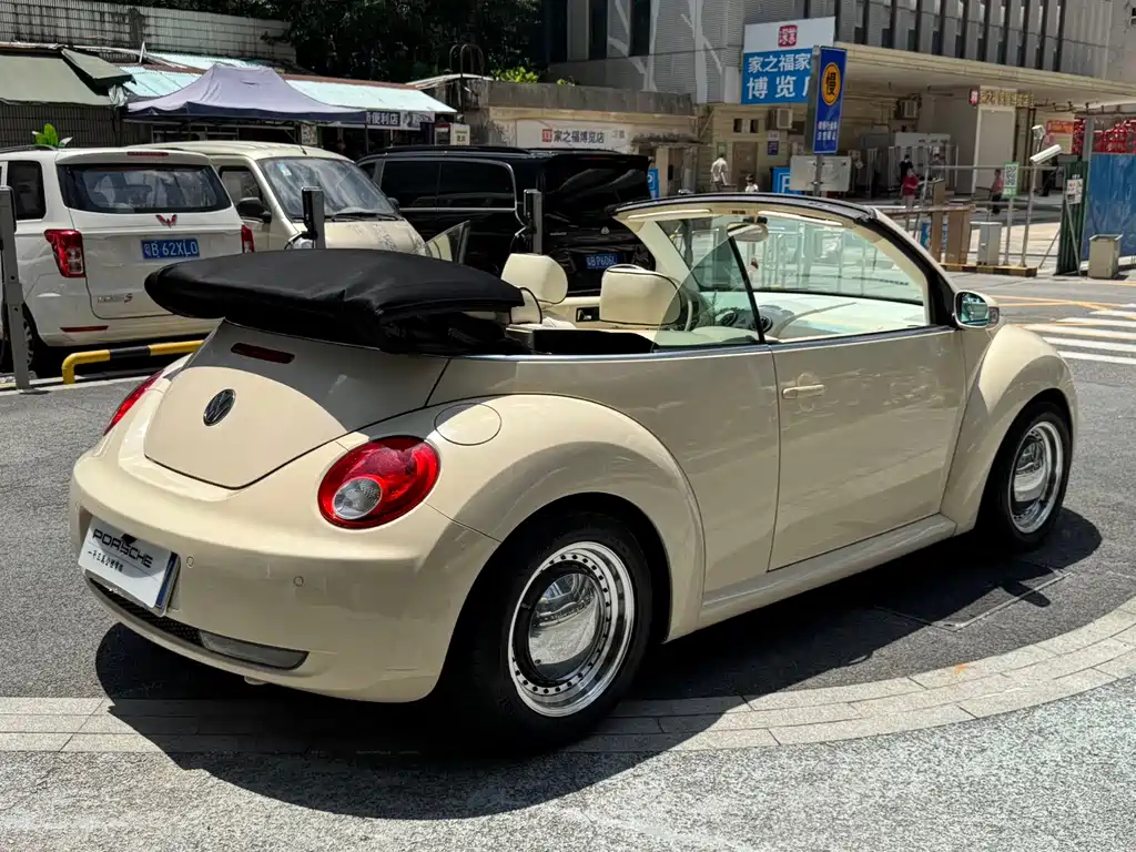 Beetle 2.0 AT Top Config Convertible