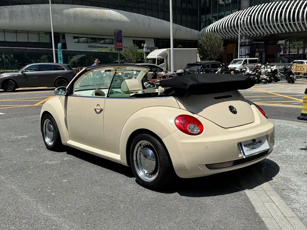 Beetle 2.0 AT Top Config Convertible
