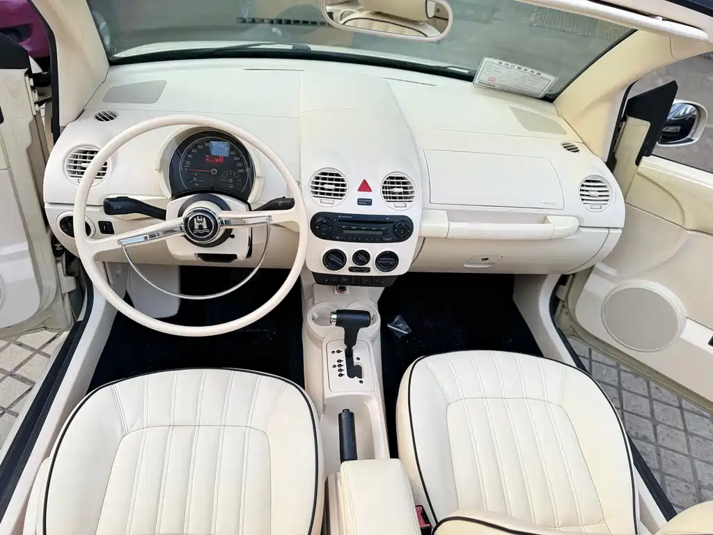 Beetle 2.0 AT Top Config Convertible