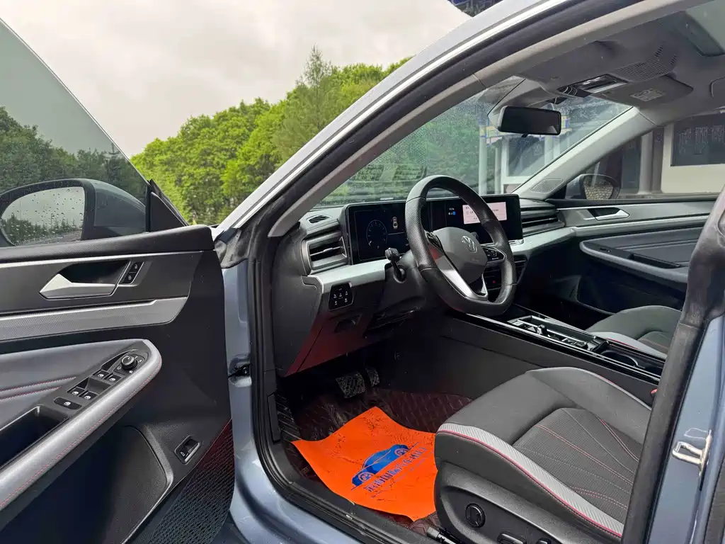 Lamando Lamando L 280 TSI DSG Spicy Cool