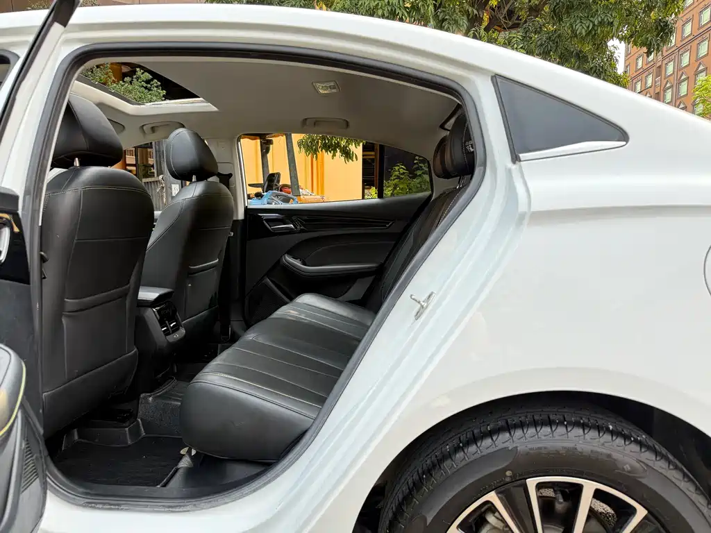 Roewe i5 1.5 L CVT Platinum