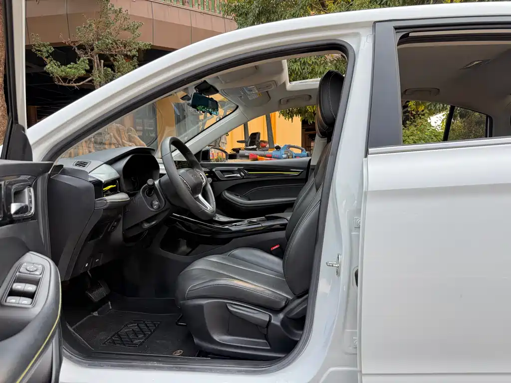 Roewe i5 1.5 L CVT Platinum