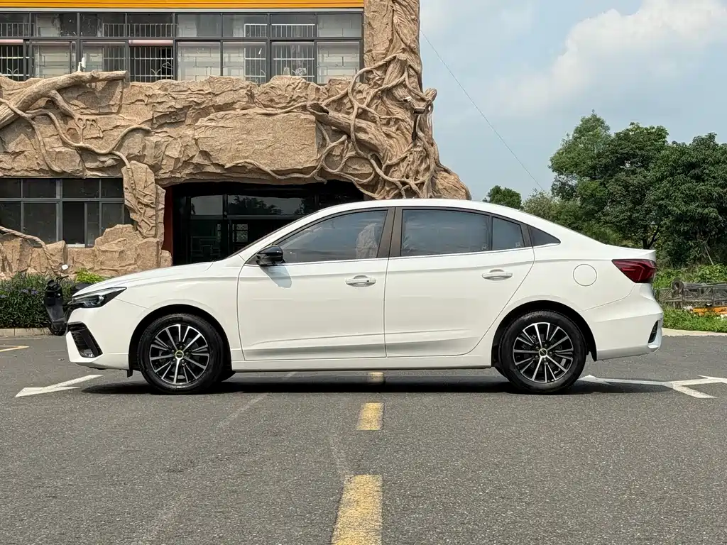 Roewe i5 1.5 L CVT Platinum