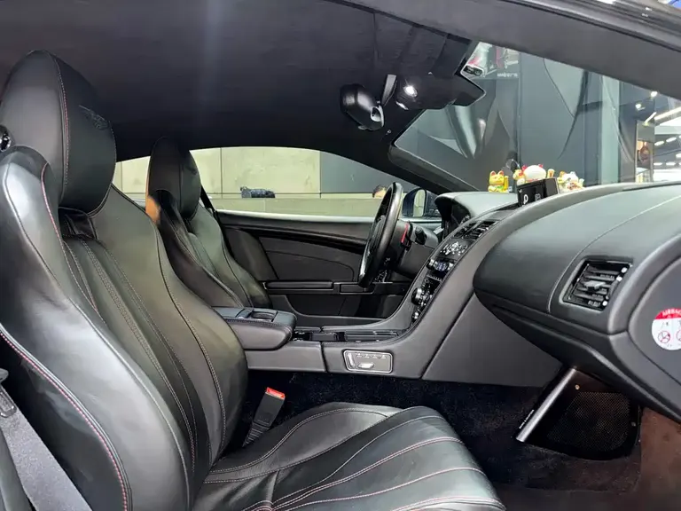 Aston Martin DB9 阿斯顿·马丁DB9 2014款 6.0 L Carbon Black Coupe