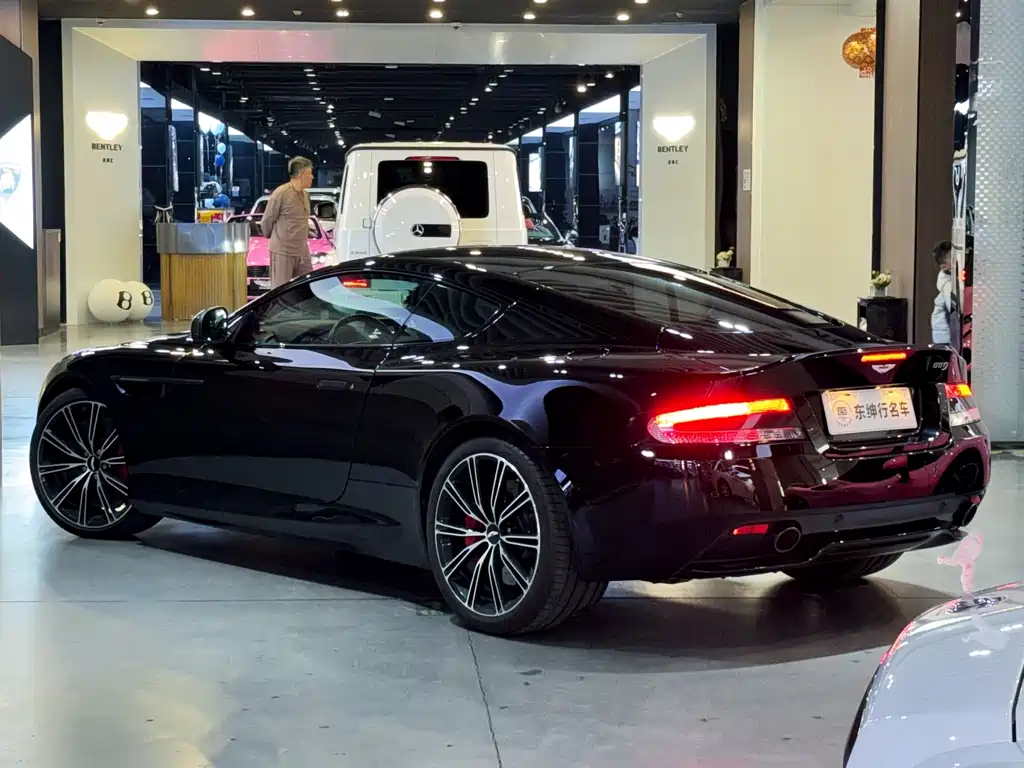 Aston Martin DB9 阿斯顿·马丁DB9 2014款 6.0 L Carbon Black Coupe