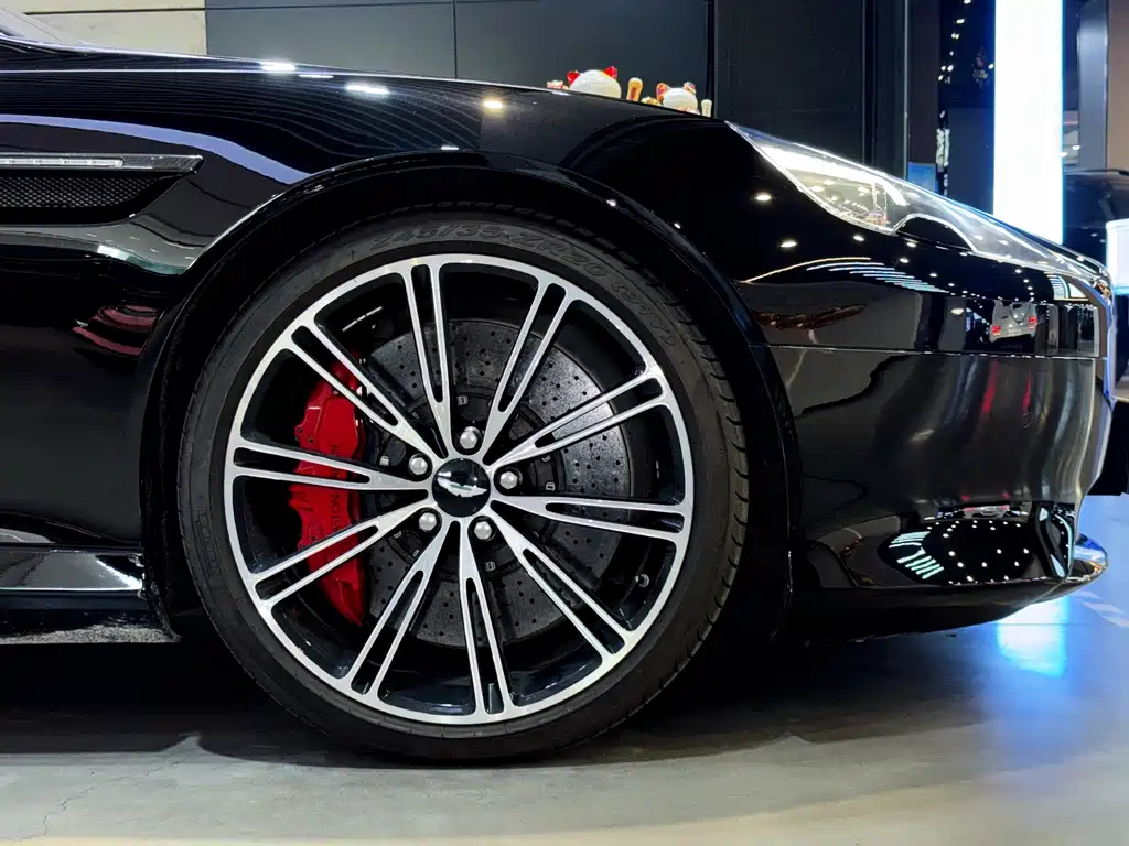 Aston Martin DB9 阿斯顿·马丁DB9 2014款 6.0 L Carbon Black Coupe