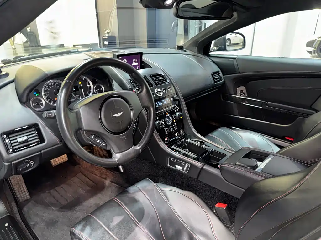 Aston Martin DB9 阿斯顿·马丁DB9 2014款 6.0 L Carbon Black Coupe