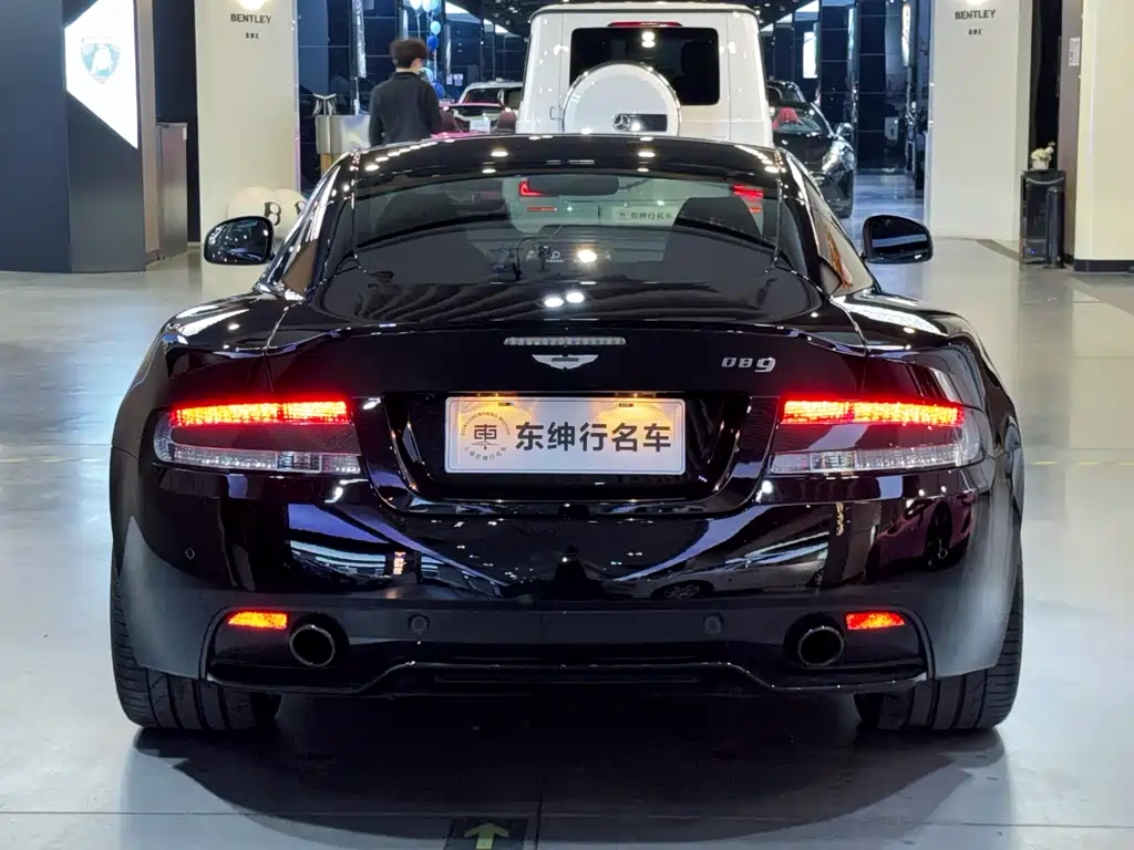 Aston Martin DB9 阿斯顿·马丁DB9 2014款 6.0 L Carbon Black Coupe