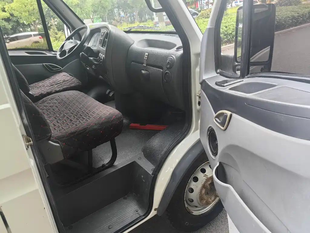 Iveco Baodi 2.5 T Classic A37 Bus High Roof 7-seat47 Z5