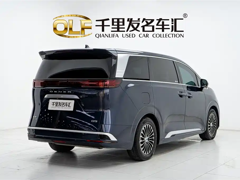 Denza D9 DM-i 970 4 WD Honored
