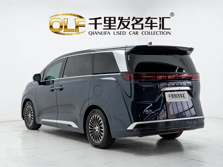 Denza D9 DM-i 970 4 WD Honored