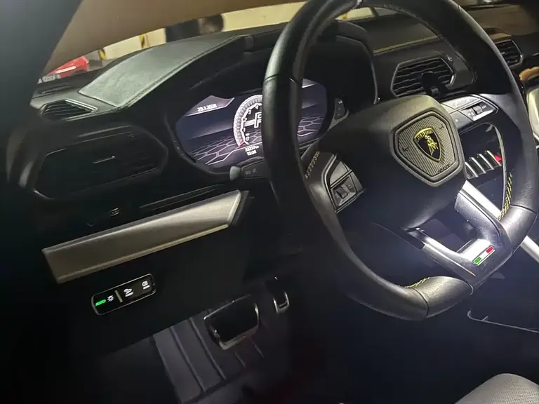 Lamborghini Urus 4.0 T V8