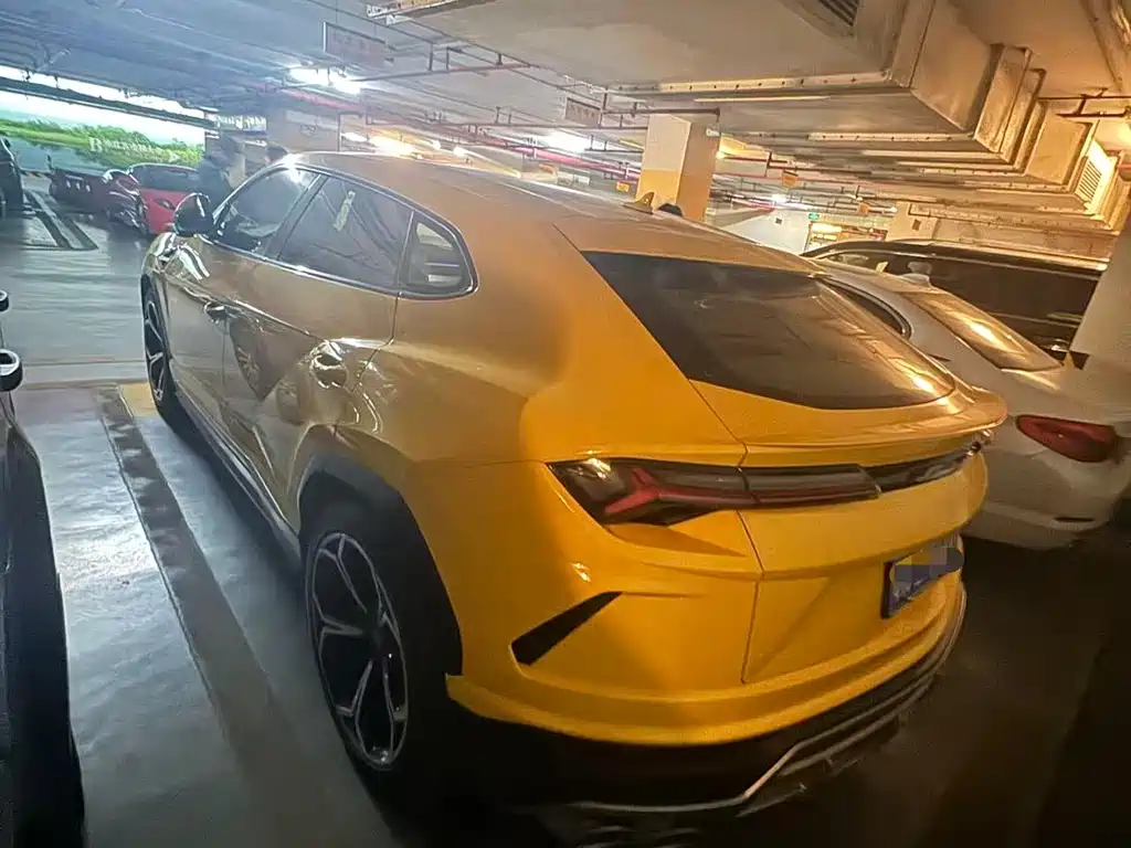 Urus 4.0 T V8