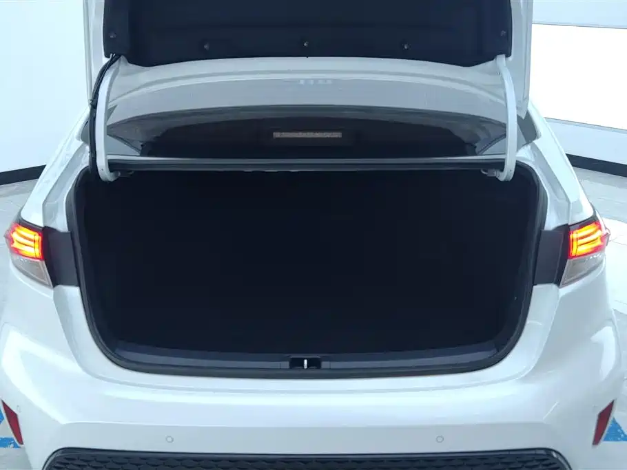 Levin Dual Engine 1.8 H E-CVT Sport