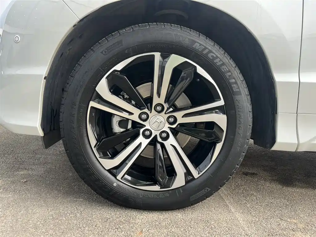 Honda UR-V 370 TURBO 2 WD Distinguished CN-V