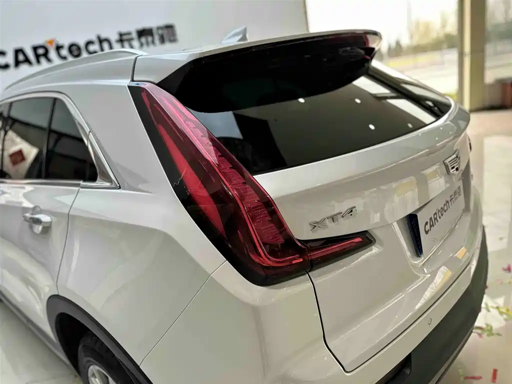 Cadillac XT4 28 T 2 WD Distinguished
