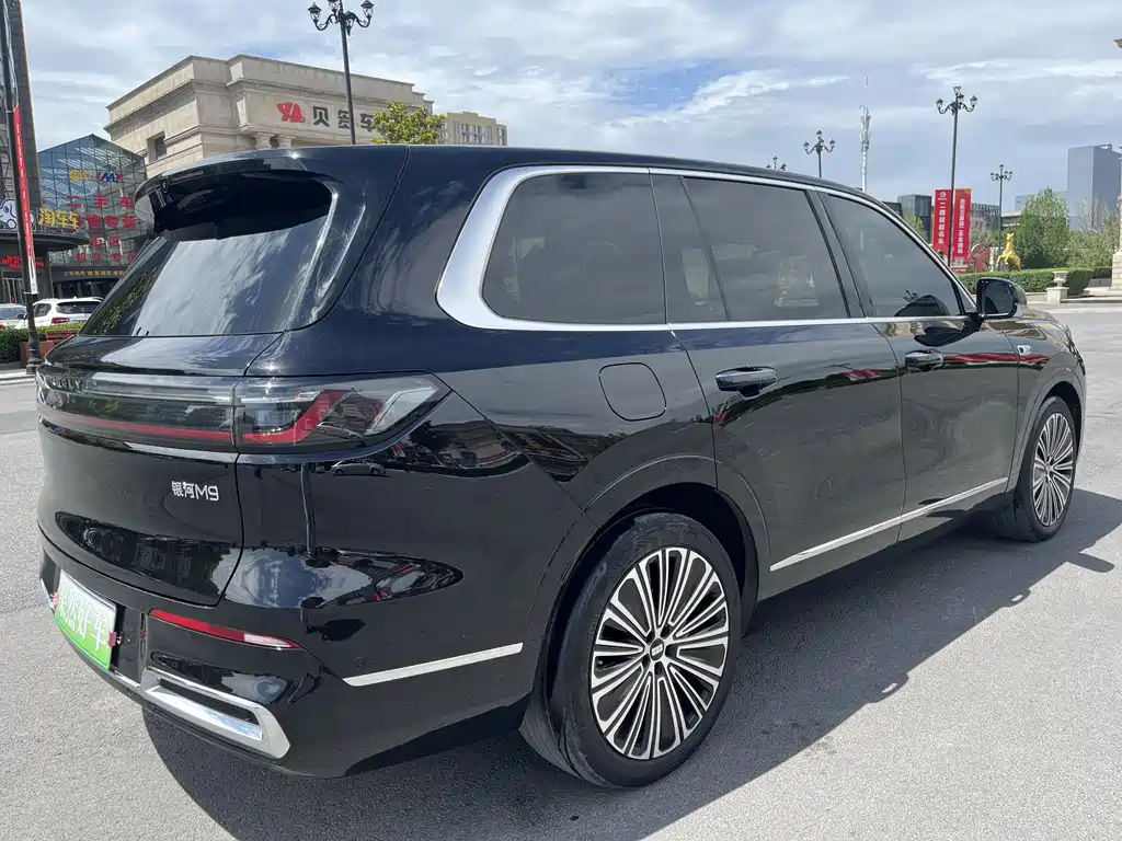 Galaxy M9 210 km 4 WD Navigator