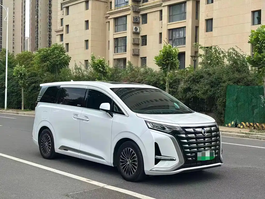 Denza D9 DM-i 970 4 WD Flagship