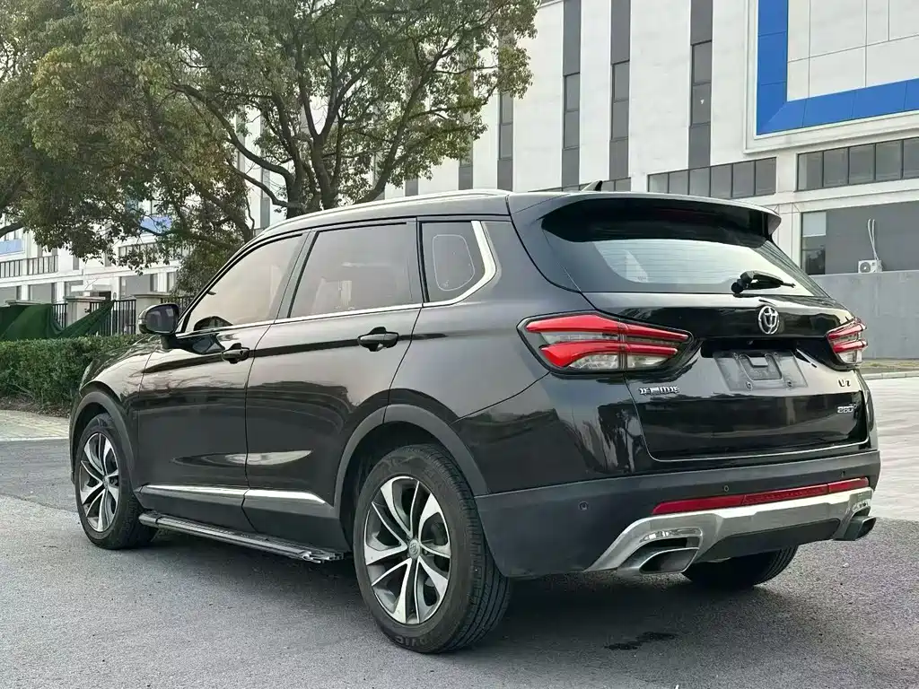 Brilliance V7 280 T DCT Luxury 5-seat