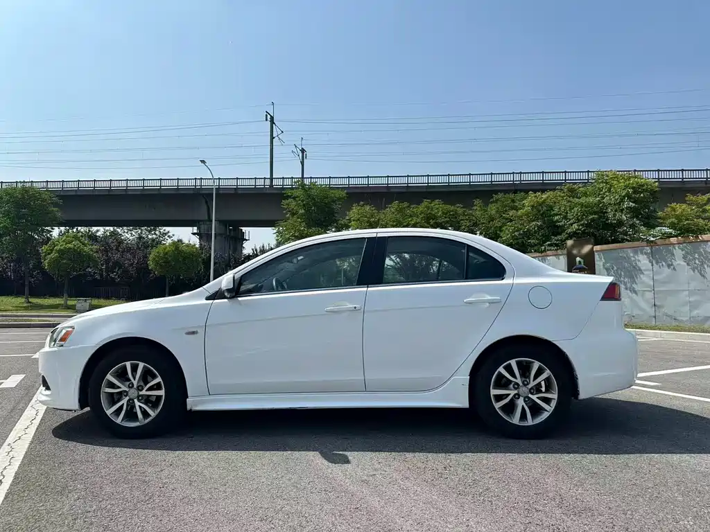 Lancer EX Zhishang 1.8 L CVT Luxury