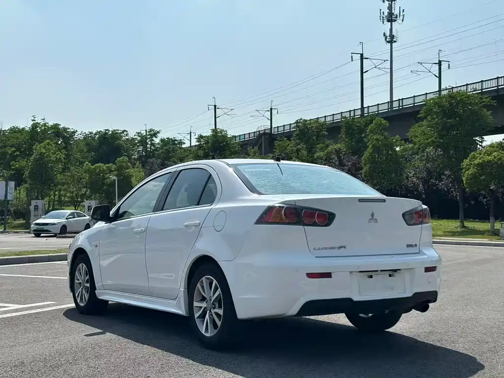 Lancer EX Zhishang 1.8 L CVT Luxury