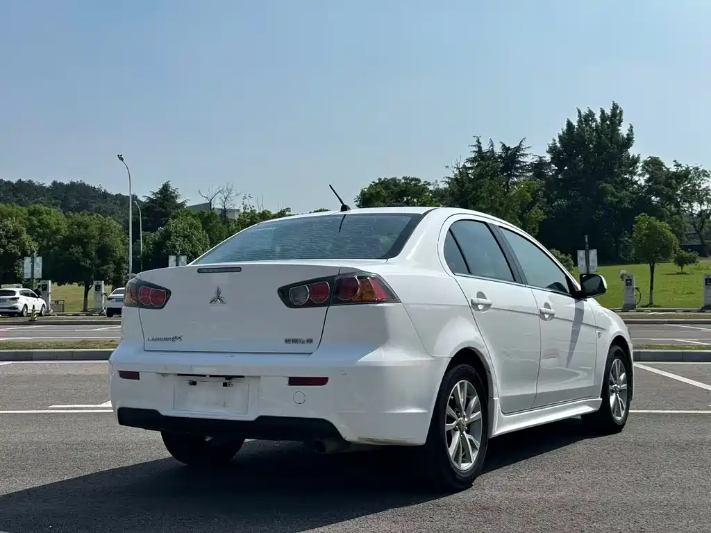 Lancer EX Zhishang 1.8 L CVT Luxury
